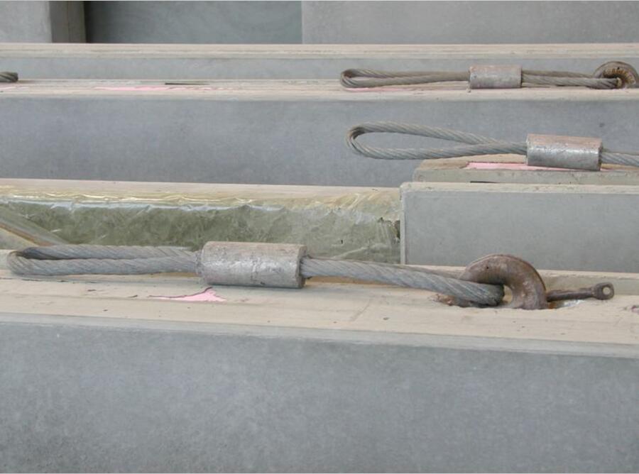 Precast elements with R2 ring clutches